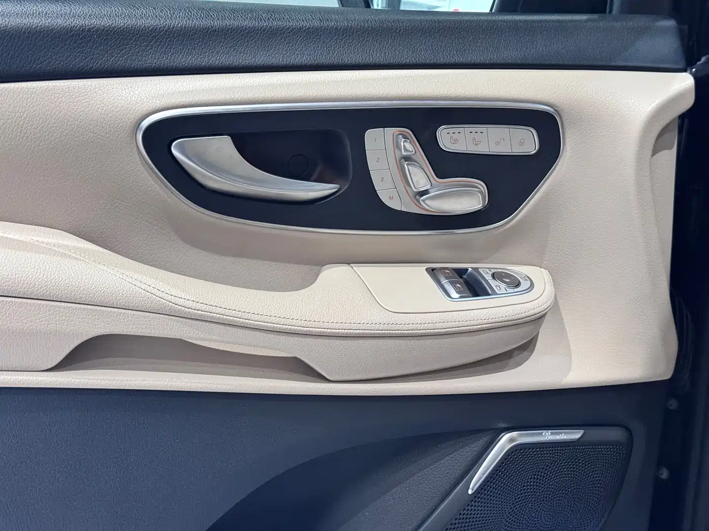 Mercedes-Benz V-Class 2022 V 260 Prestige Edition фото 15