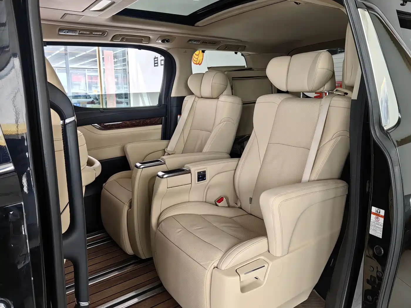 Toyota Alphard 2018 Facelift 3.5L Luxury Edition фото 8