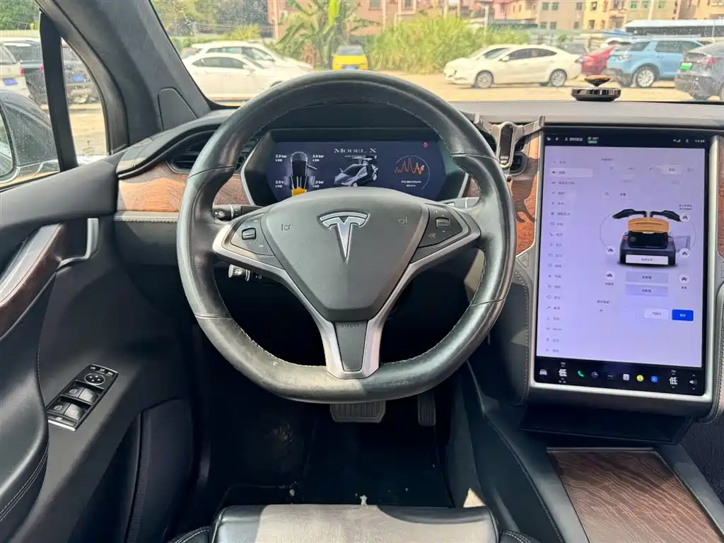 TESLA MODEL X