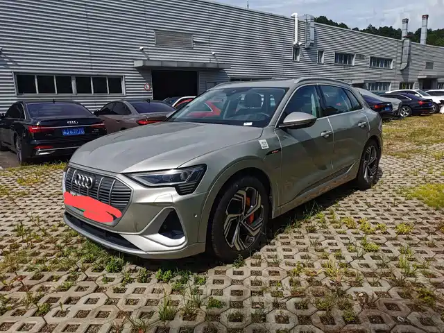 Audi e-tron 2023