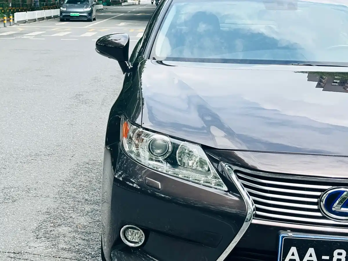 Lexus ES 2014 300h Elite Edition фото 6