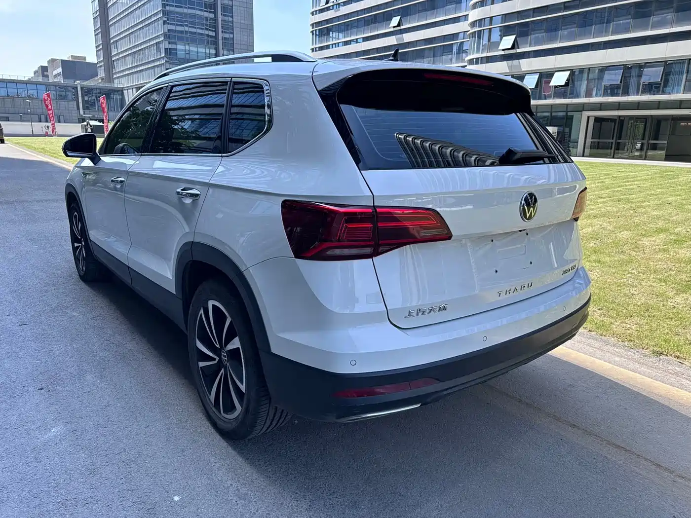 Volkswagen Tharu 2022 280TSI FWD Luxury Edition фото 7