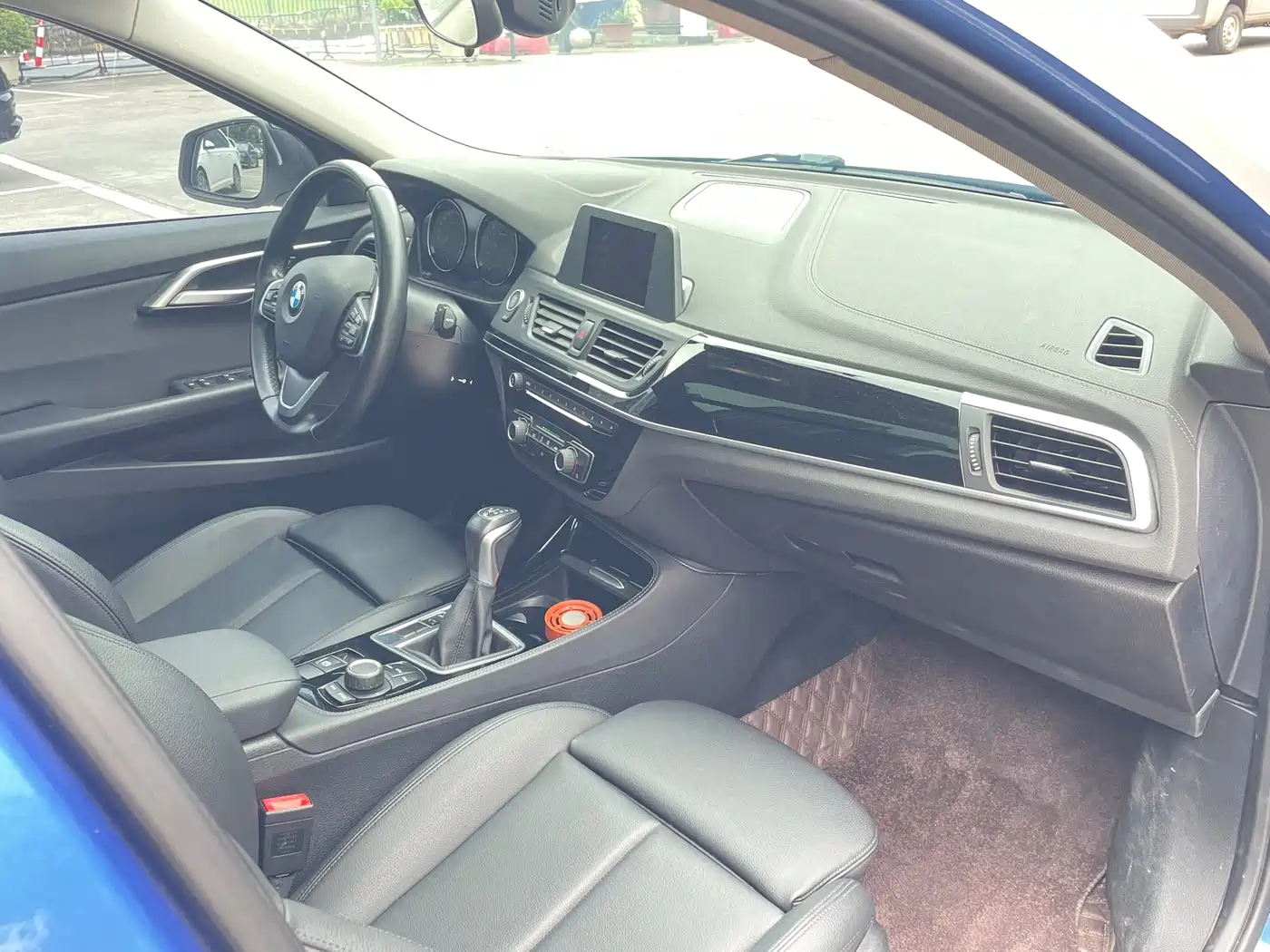 BMW 1 Series 2018 118i Sport Edition фото 16