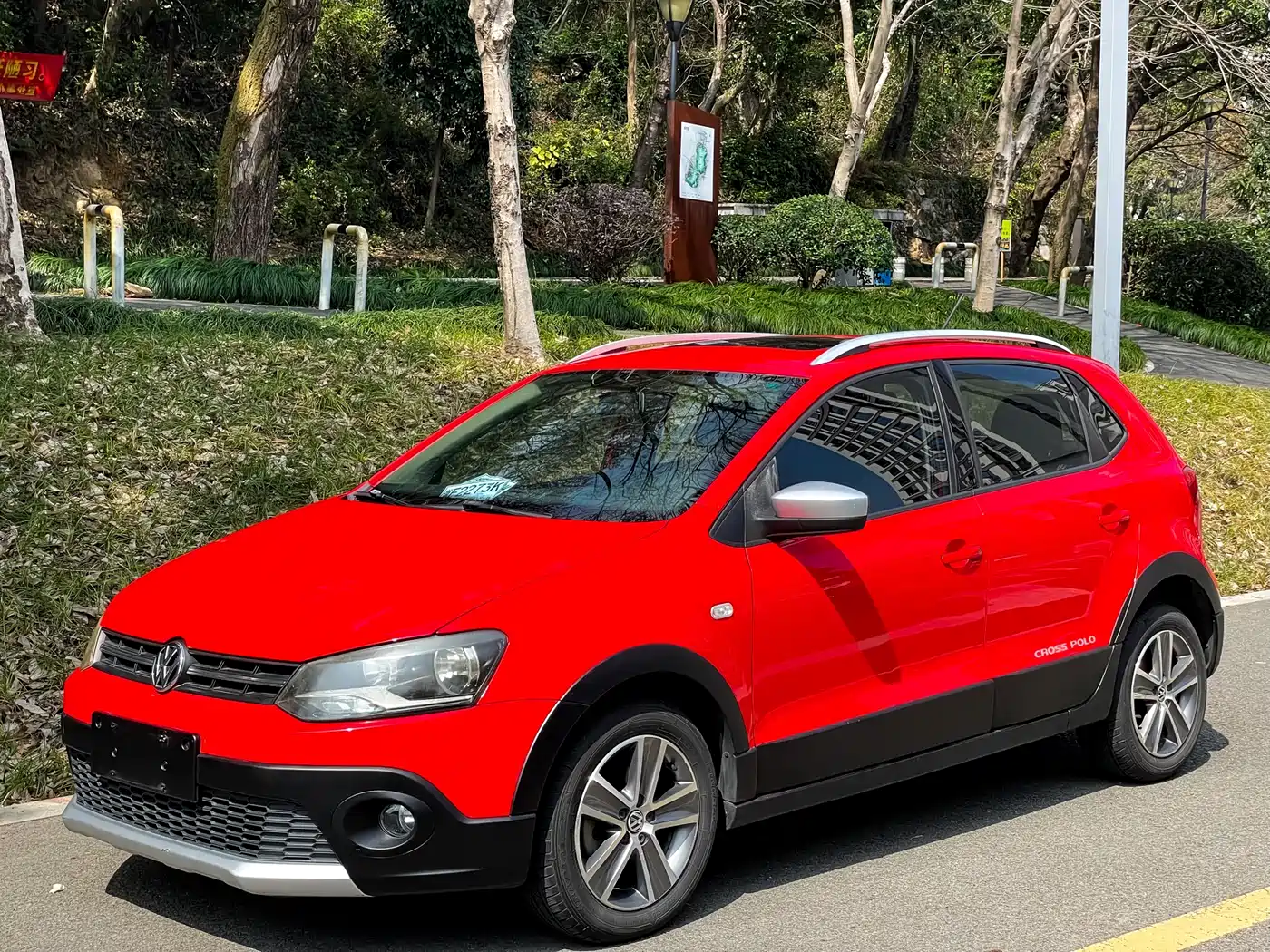 Volkswagen Polo 2012 1.6L Cross Polo AT фото 5