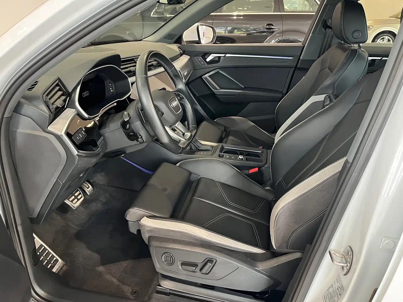 Audi Q3 2024 35 TFSI Fashion Sport фото 3