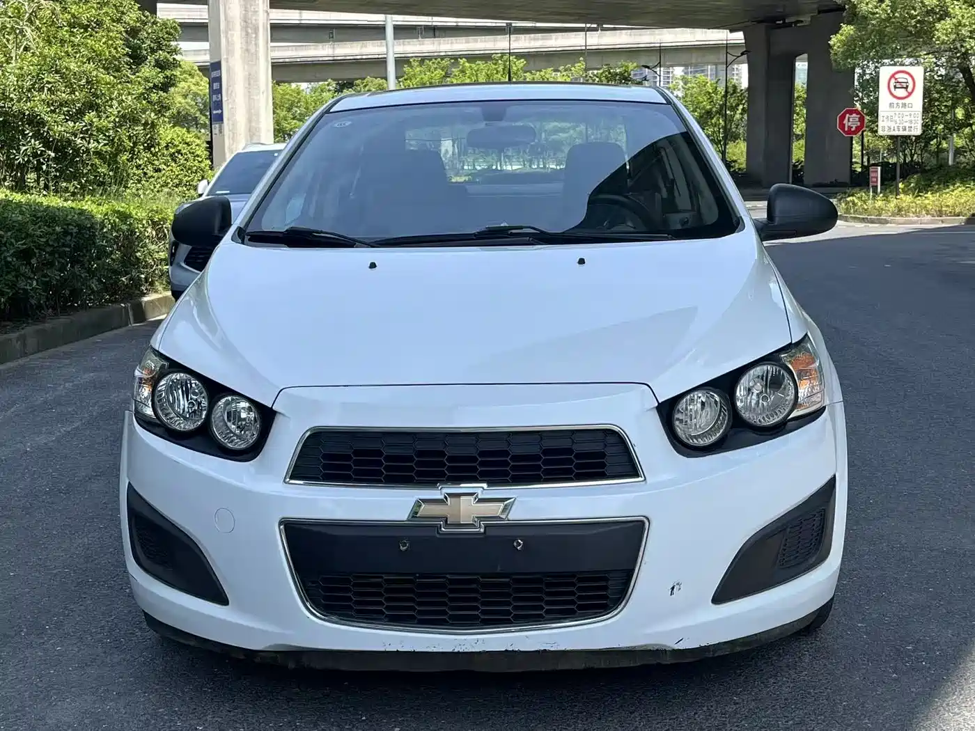 Chevrolet Aveo 2013 Sedan 1.4L AT Sunroof Edition фото 2