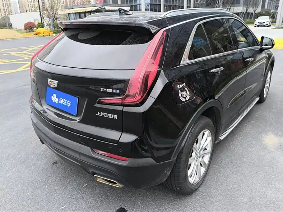 CADILLAC XT4