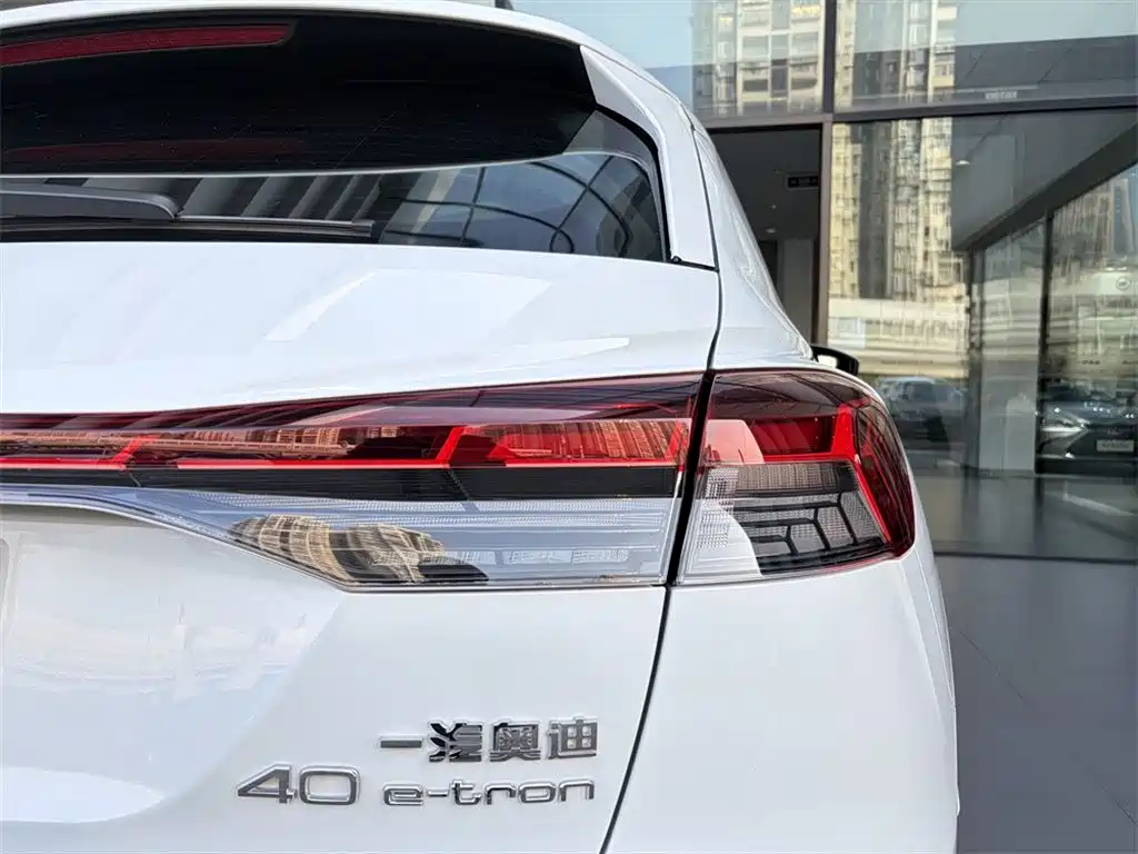 AUDI Q4 E TRON