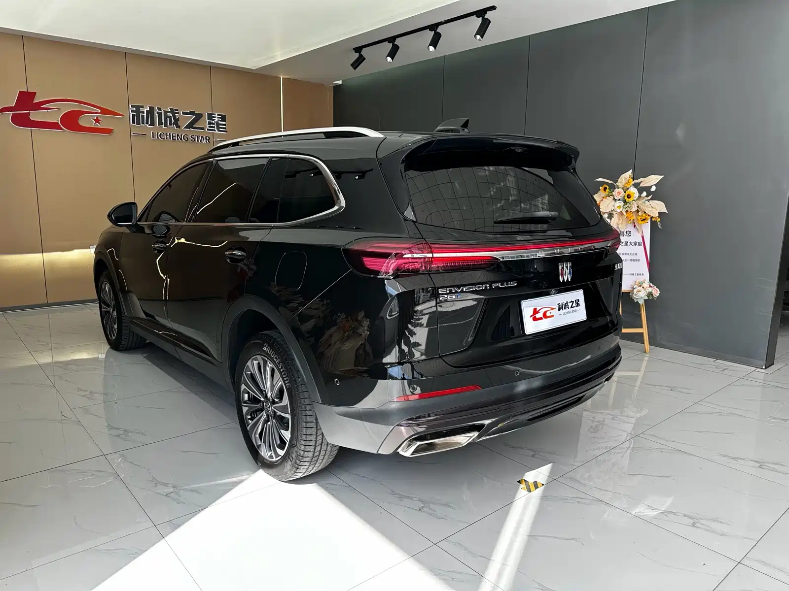 صورة 6 - Buick Envision Plus