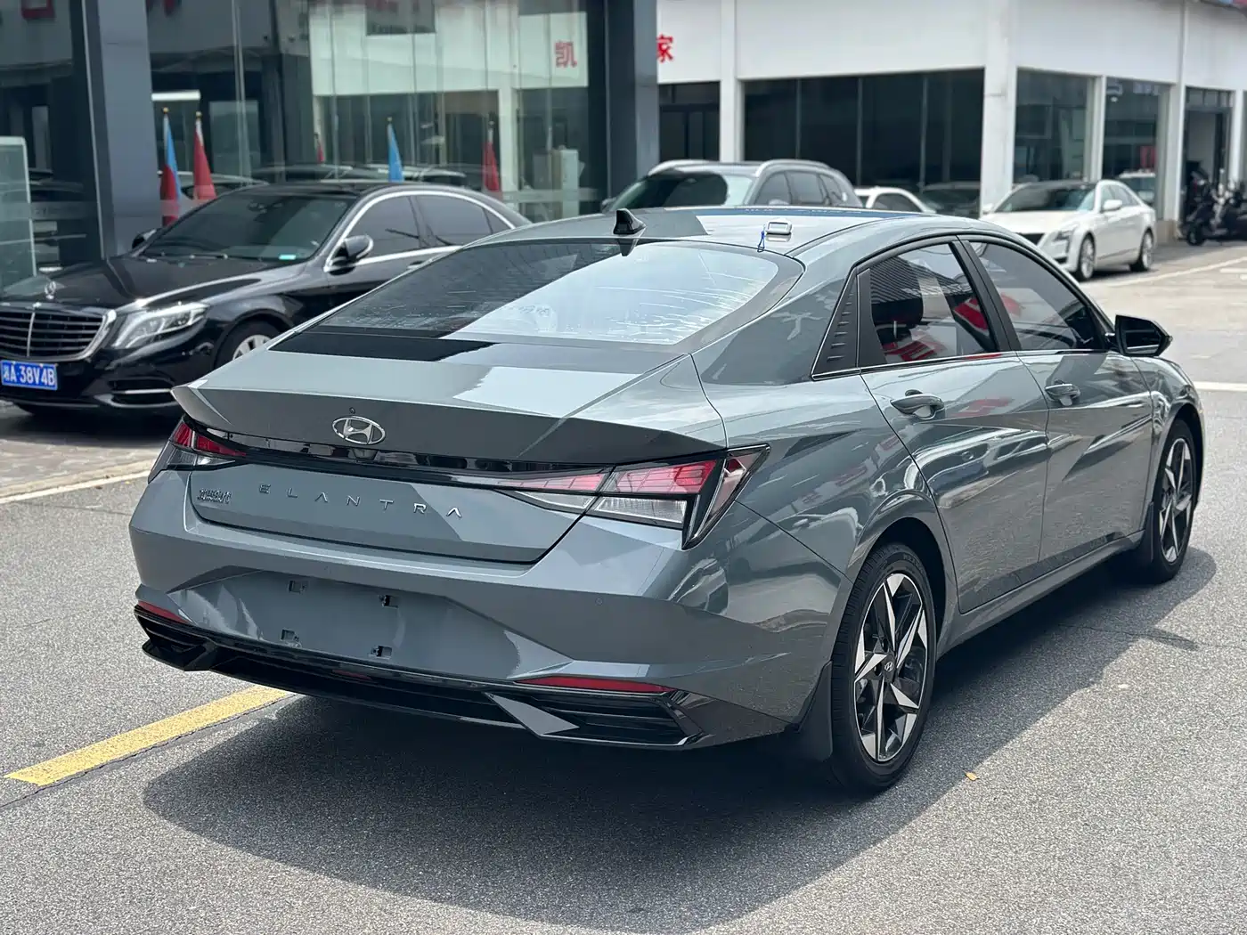 Hyundai Elantra 2021 1.5L CVT GLX Elite Edition фото 6