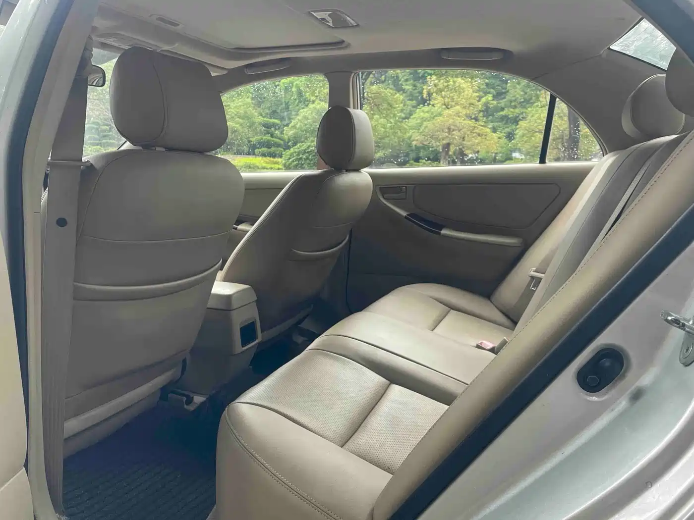 Toyota Corolla 2013 1.6L Automatic Luxury фото 6