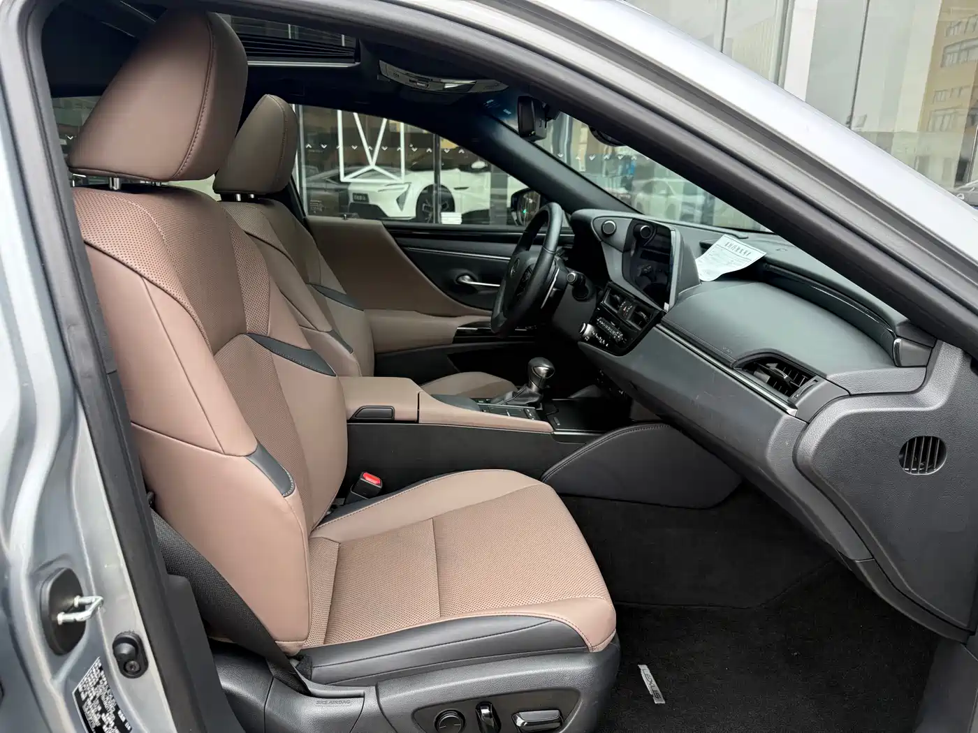 Фото 6 - Lexus ES