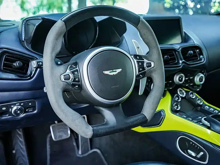 Aston Martin V8 Vantage 2021 2018 4.0T V8 Coupe