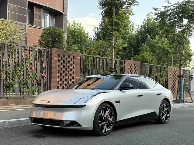  Lynk & Co Lynk & Co Z10 2025 95kWh 702km AWD Smart Drive Ultra