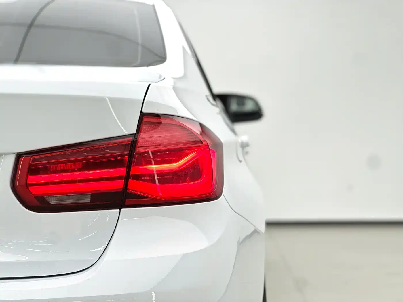 BMW 3 Series 2018 318Li фото 13
