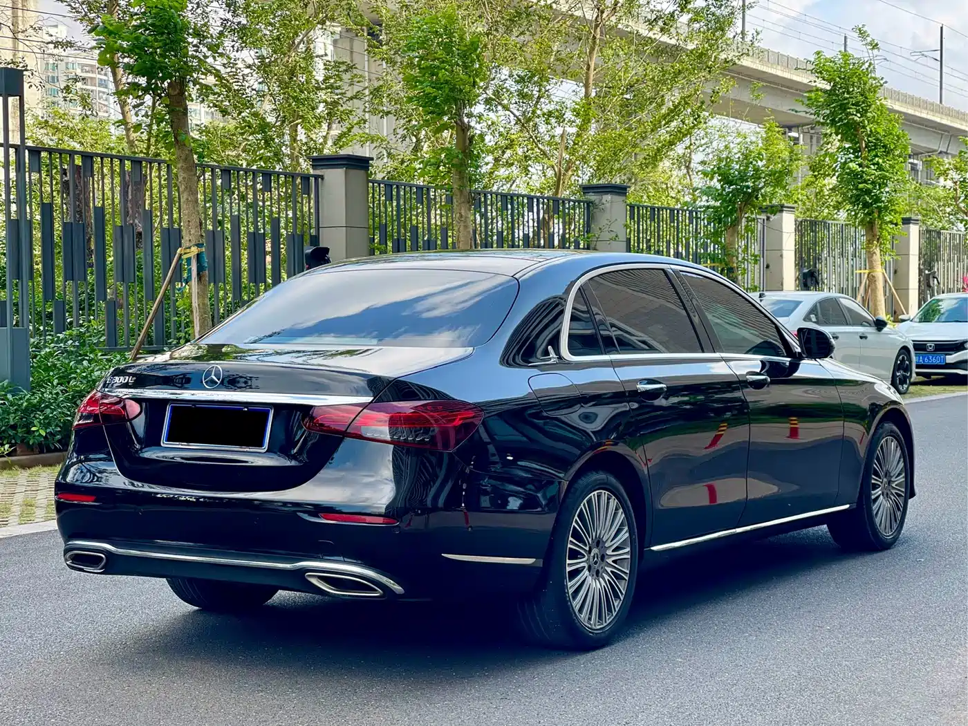 MERCEDES-BENZ E CLASS