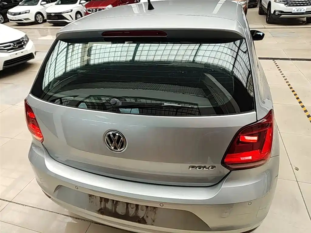 Volkswagen Polo 2014 1.4L Automatic Comfort Edition фото 8