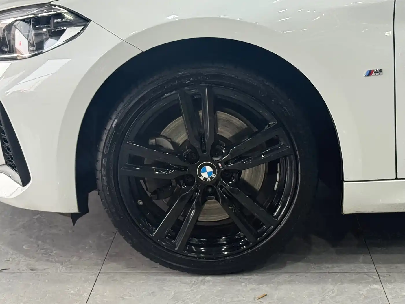 BMW 1 Series 2023 125i M Sport Shadow Edition фото 5