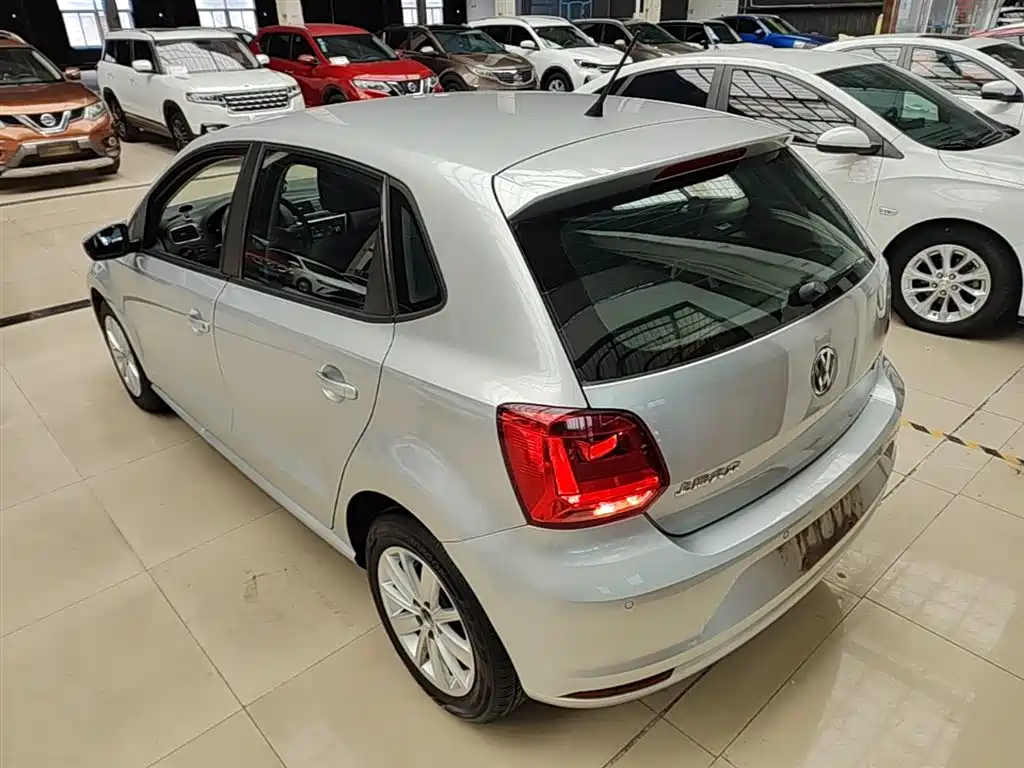 Volkswagen Polo 2014 1.4L Automatic Comfort Edition фото 5