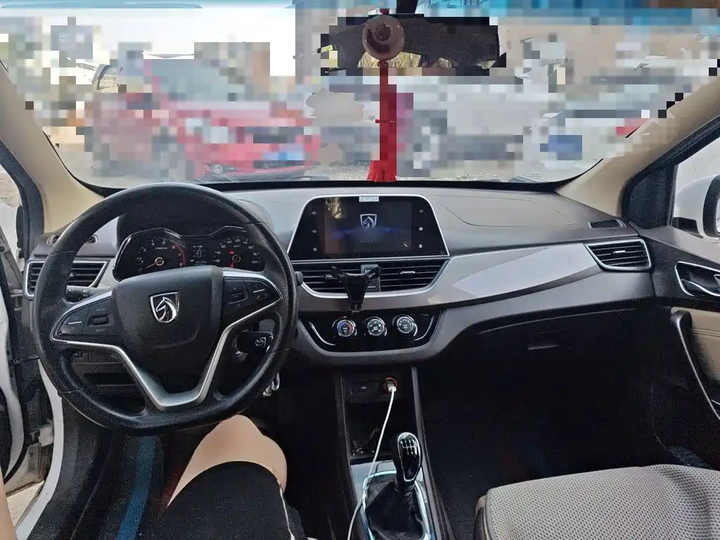 Baojun 310W 2019 2017 1.5L Manual Fashion Edition (China V)