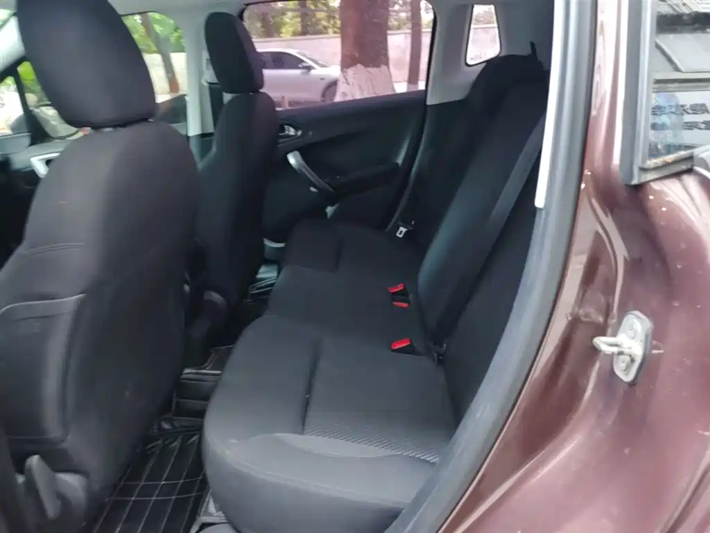 Peugeot 2008 2014 1.6L Automatic Fashion Edition фото 17