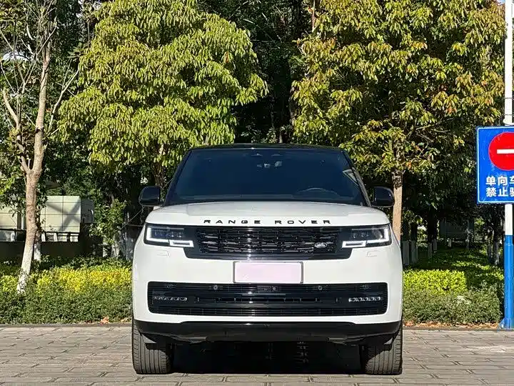 Land Rover Range Rover 2025 2024 3.0 L6 400PS Golden Age Extended 7-Seater