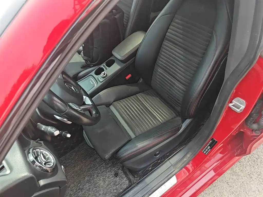 Photo 10 - Mercedes-Benz CLA (Import)