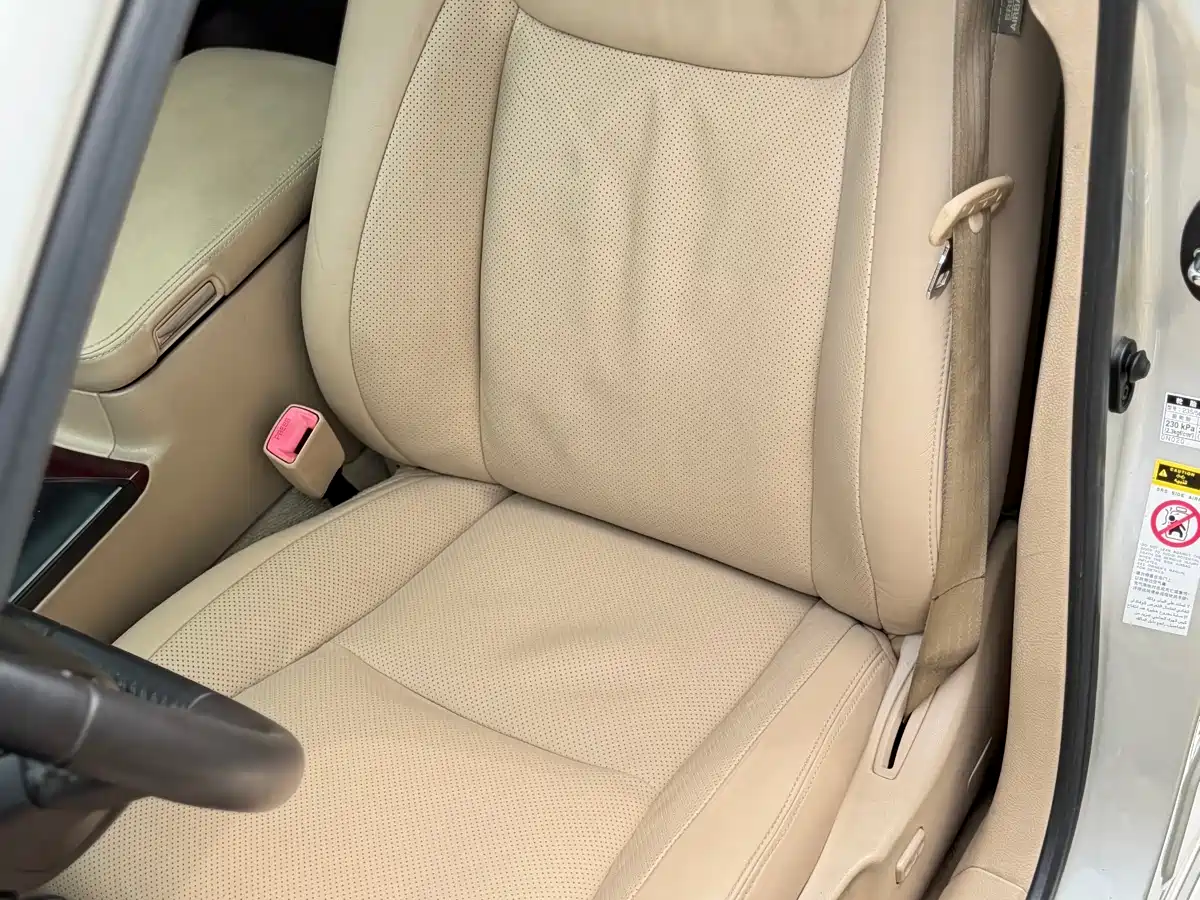 Toyota Crown 2010 3.0L Royal Saloon фото 3