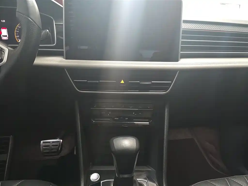 Volkswagen Tiguan L 2023 330TSI Auto 2WD R-Line Premium Edition фото 9