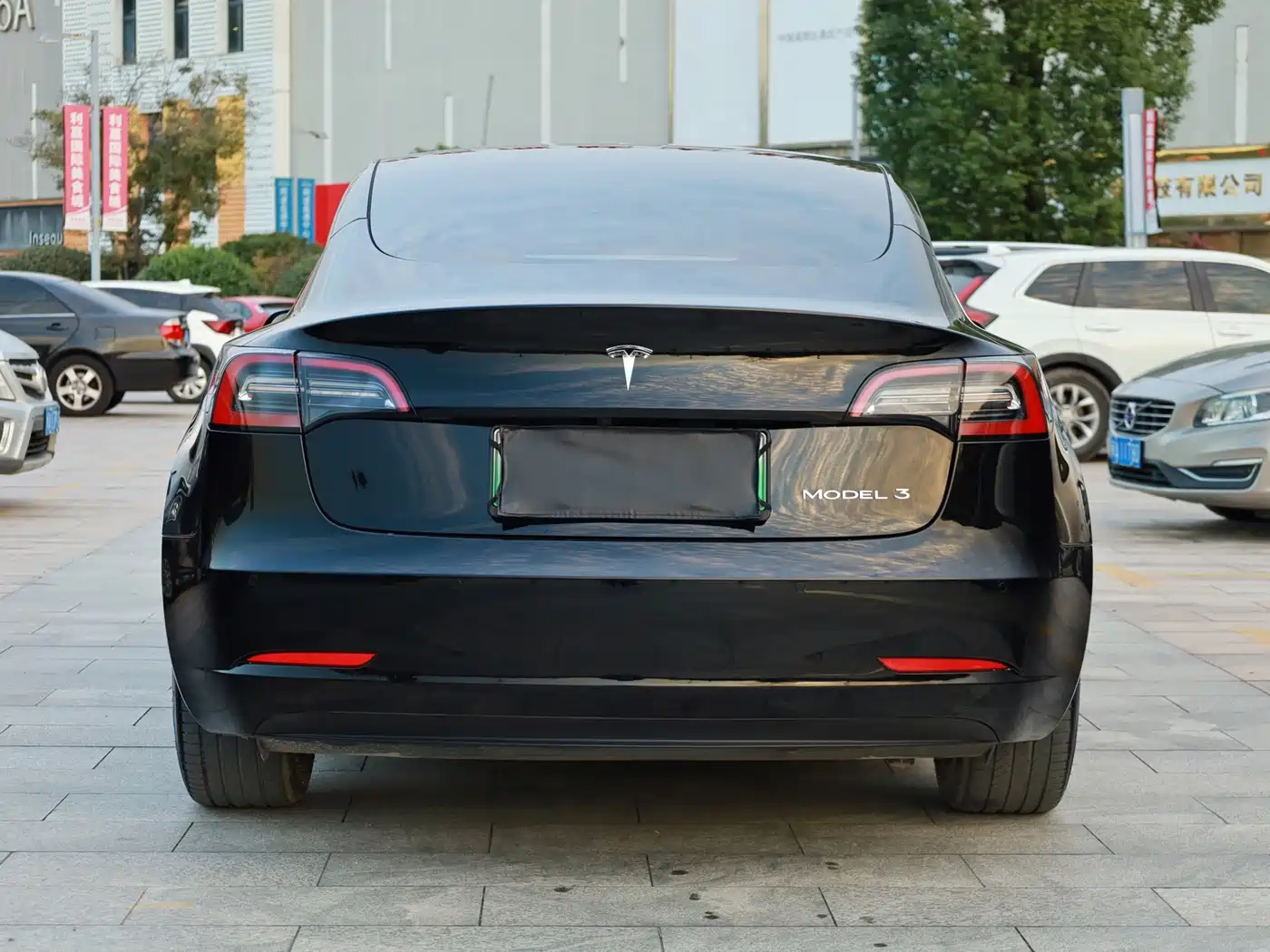 TESLA MODEL 3