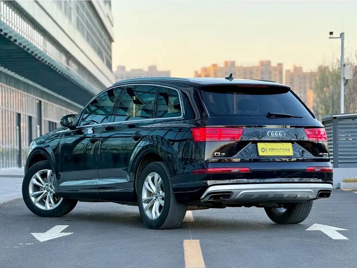AUDI Q7