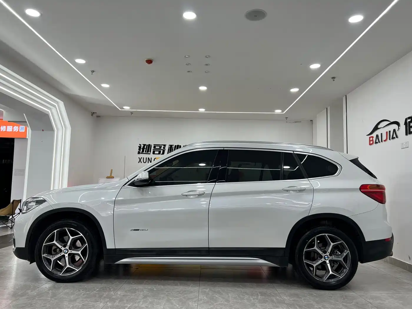 BMW X1 2018 sDrive18Li Premium Model фото 4
