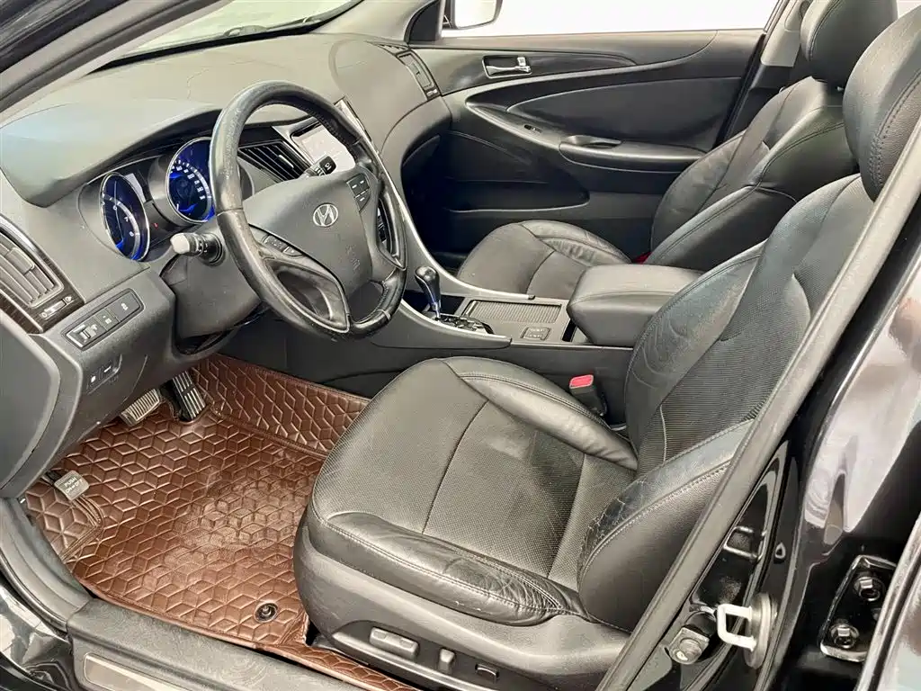 Hyundai Sonata 2013 2.4L Automatic Luxury Edition (China IV) фото 6