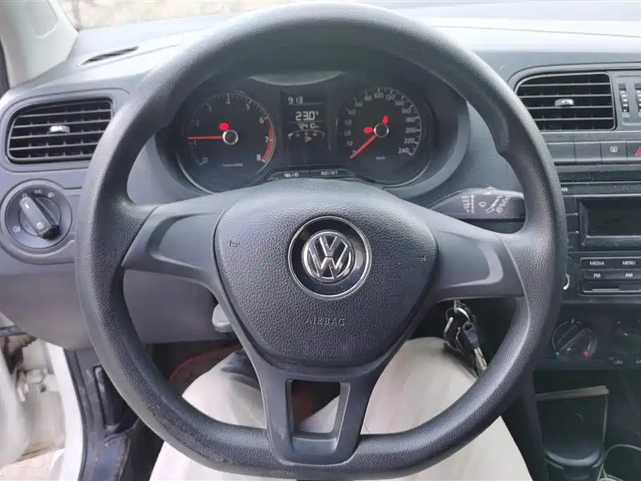 Volkswagen Polo 2014 1.4L Manual Comfort Edition фото 15