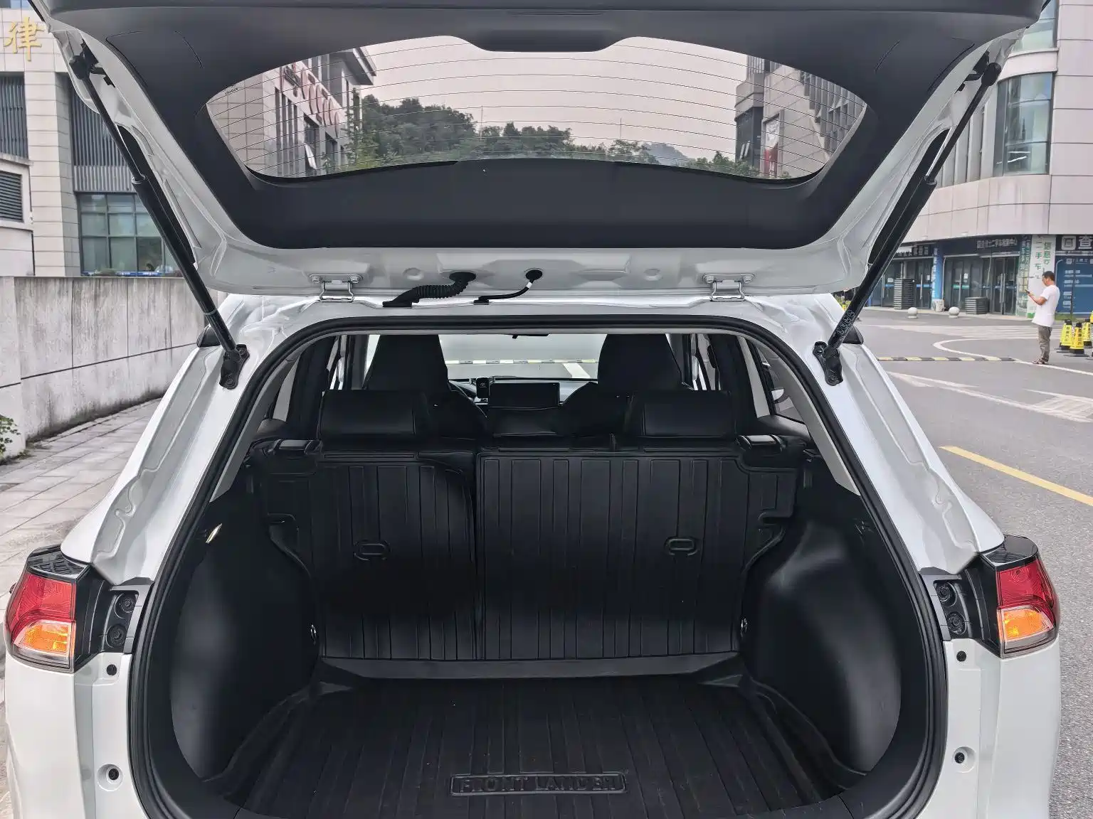 Photo 9 - Toyota Frontlander