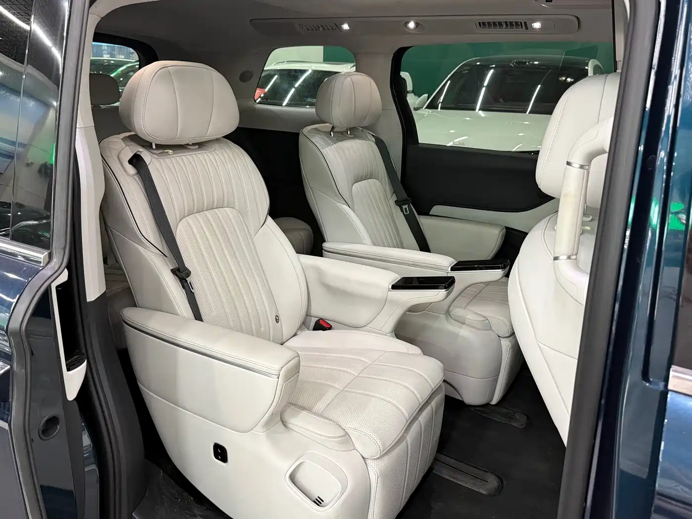 Voyah Auto Voyah Dreamer 2025 PHEV AWD Flagship Kunpeng Edition фото 10