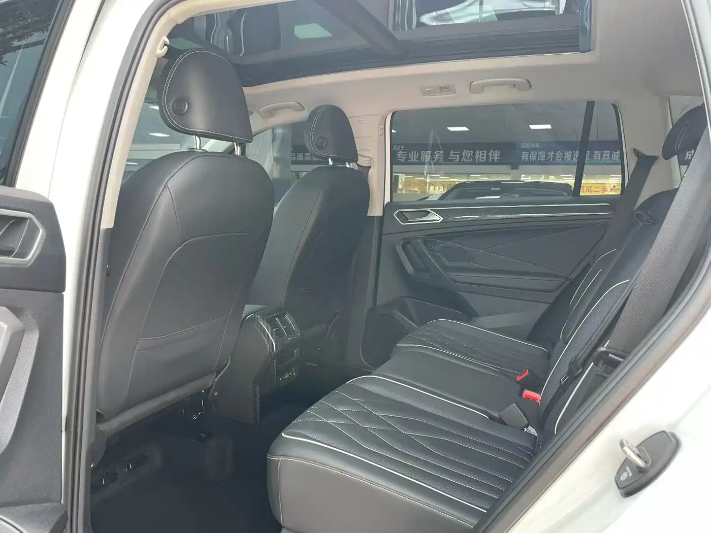 Volkswagen Tiguan L 2023 Facelift 330TSI Auto FWD R-Line Premium фото 6