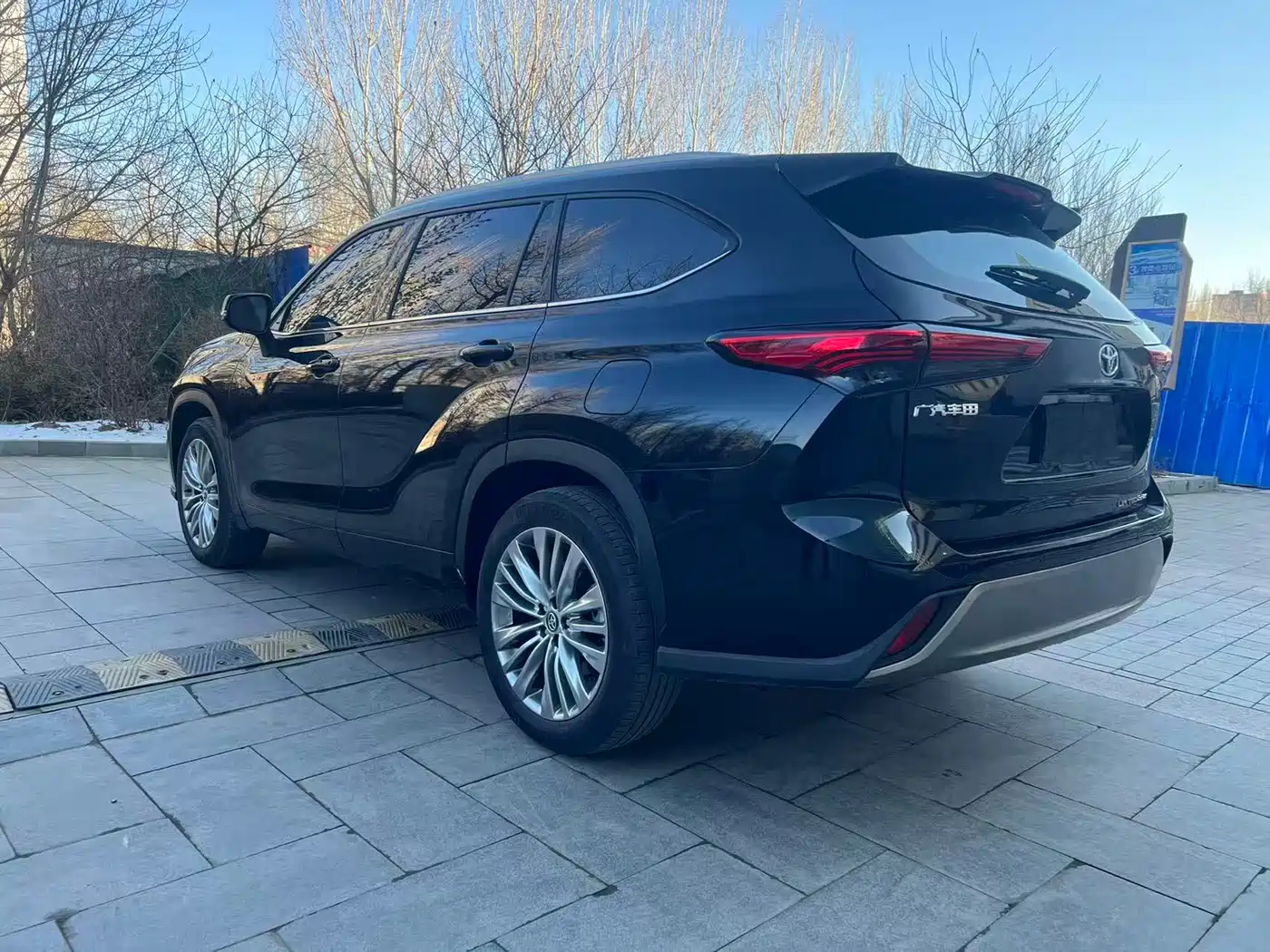 TOYOTA HIGHLANDER