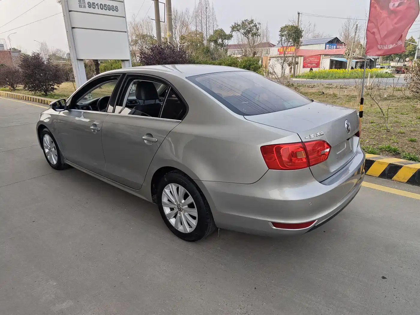 Volkswagen Sagitar 2014 Facelift 1.6L Automatic Comfort фото 6