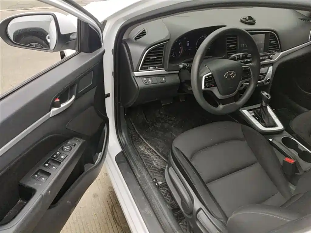 Hyundai Elantra 2016 Model 1.6L Automatic Smart Elite фото 12