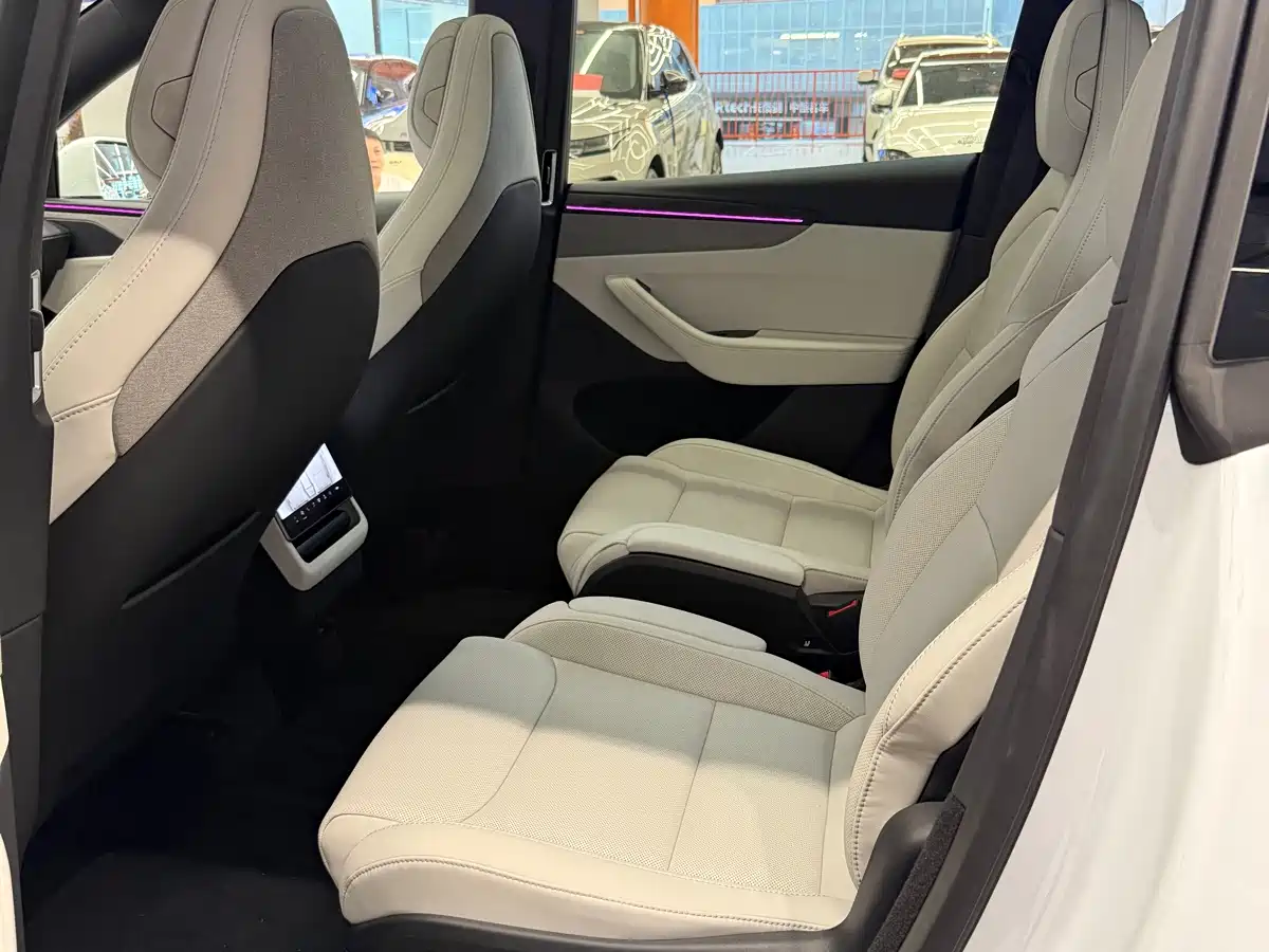 Tesla Model Y L 2026 2025 Facelift Long Range AWD