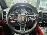 Photo 10 - Porsche Cayenne New Energy