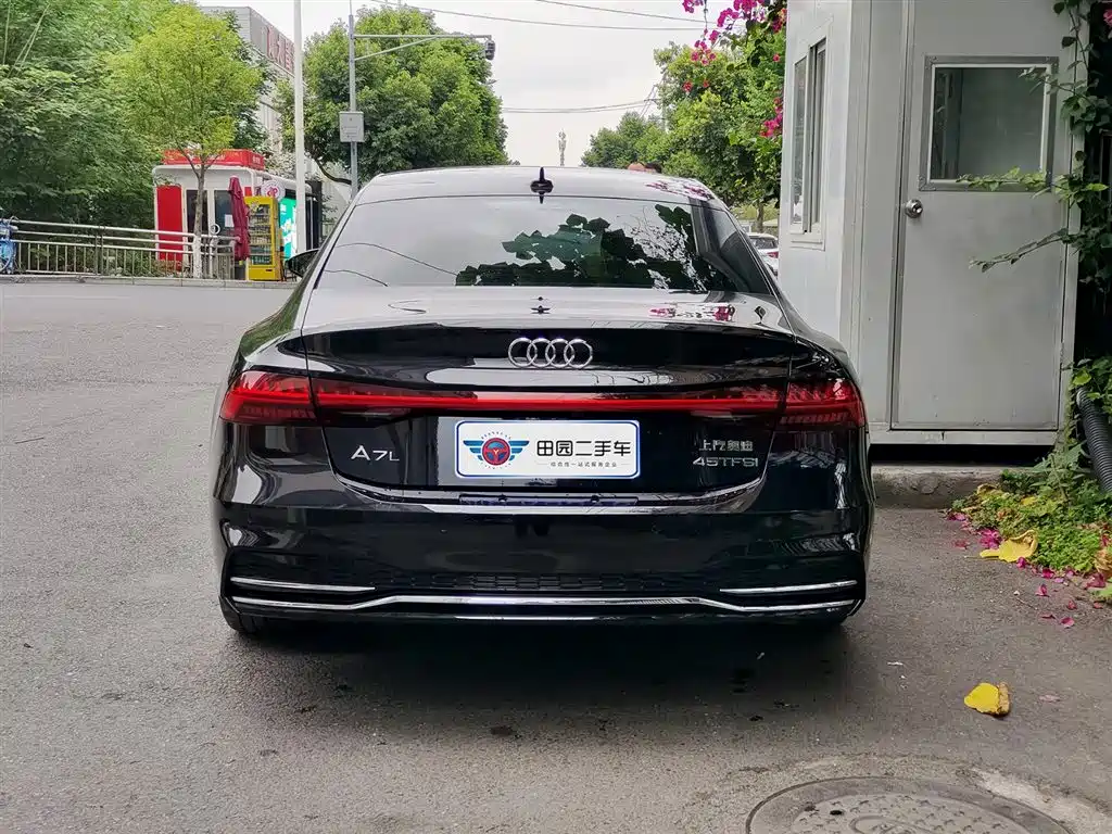 Audi A7L 2024 45TFSI S-line Dream Edition Crystal Package фото 5
