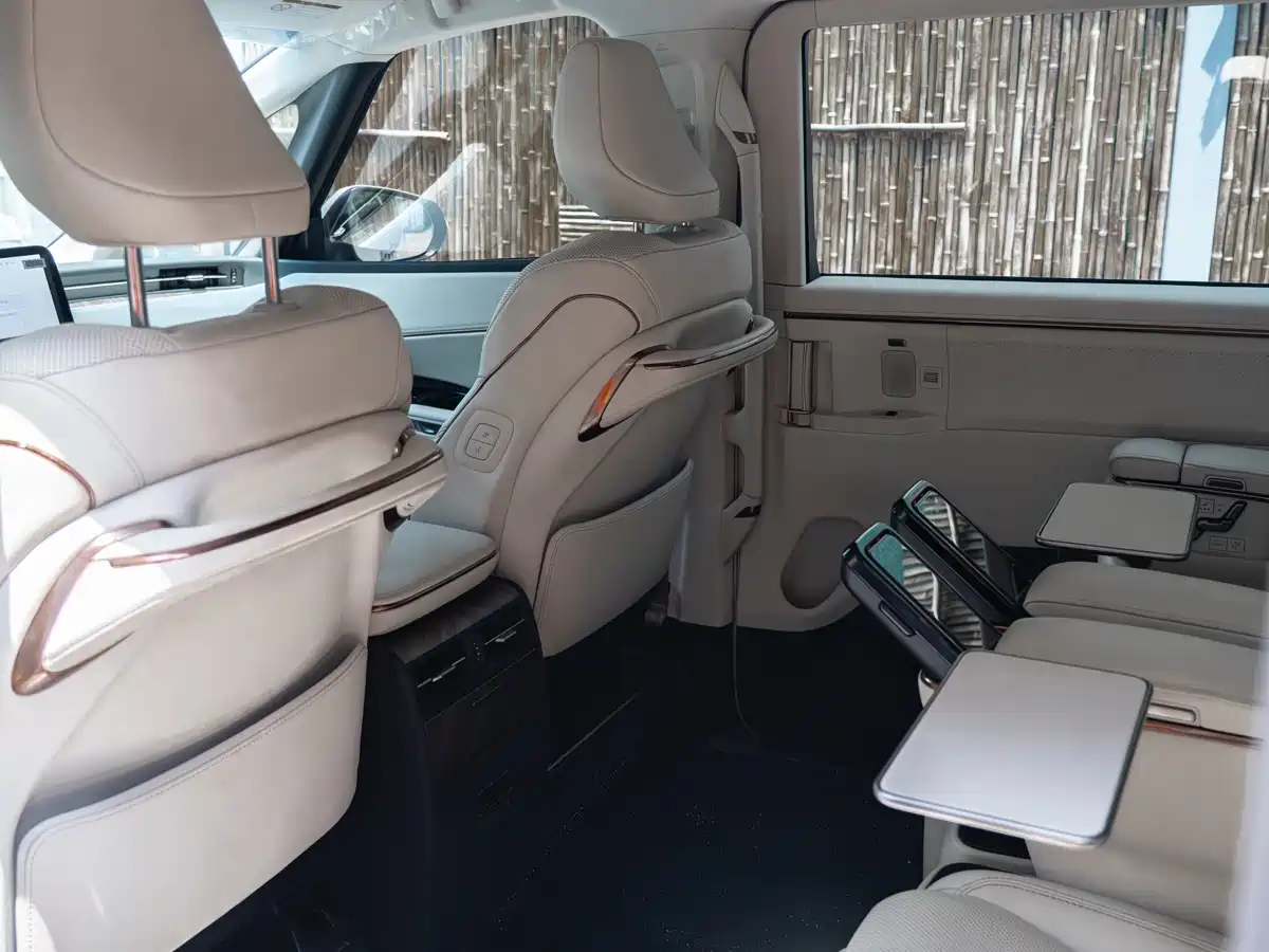 Lexus LM 2023 500h 6-Seater Prestige Edition фото 14