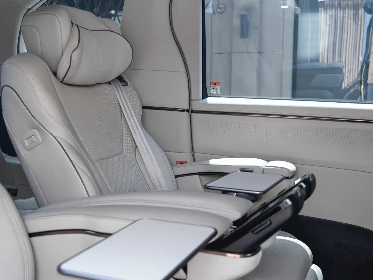 Lexus LM 2023 500h 6-Seater Prestige Edition фото 19