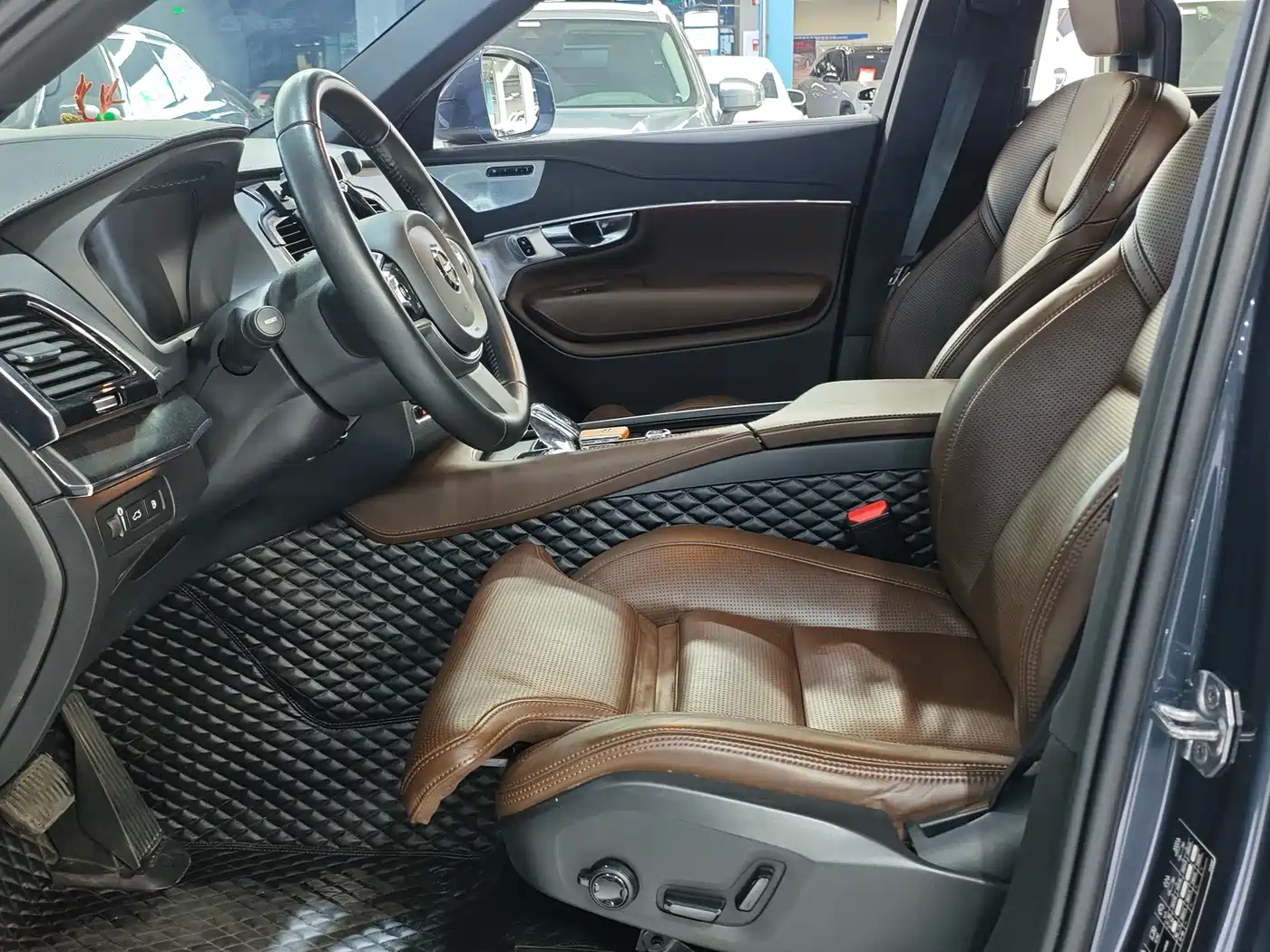 Volvo XC90 Plug-in Hybrid 2021 E-Drive Hybrid T8 Premium Luxury 7-Seater фото 9