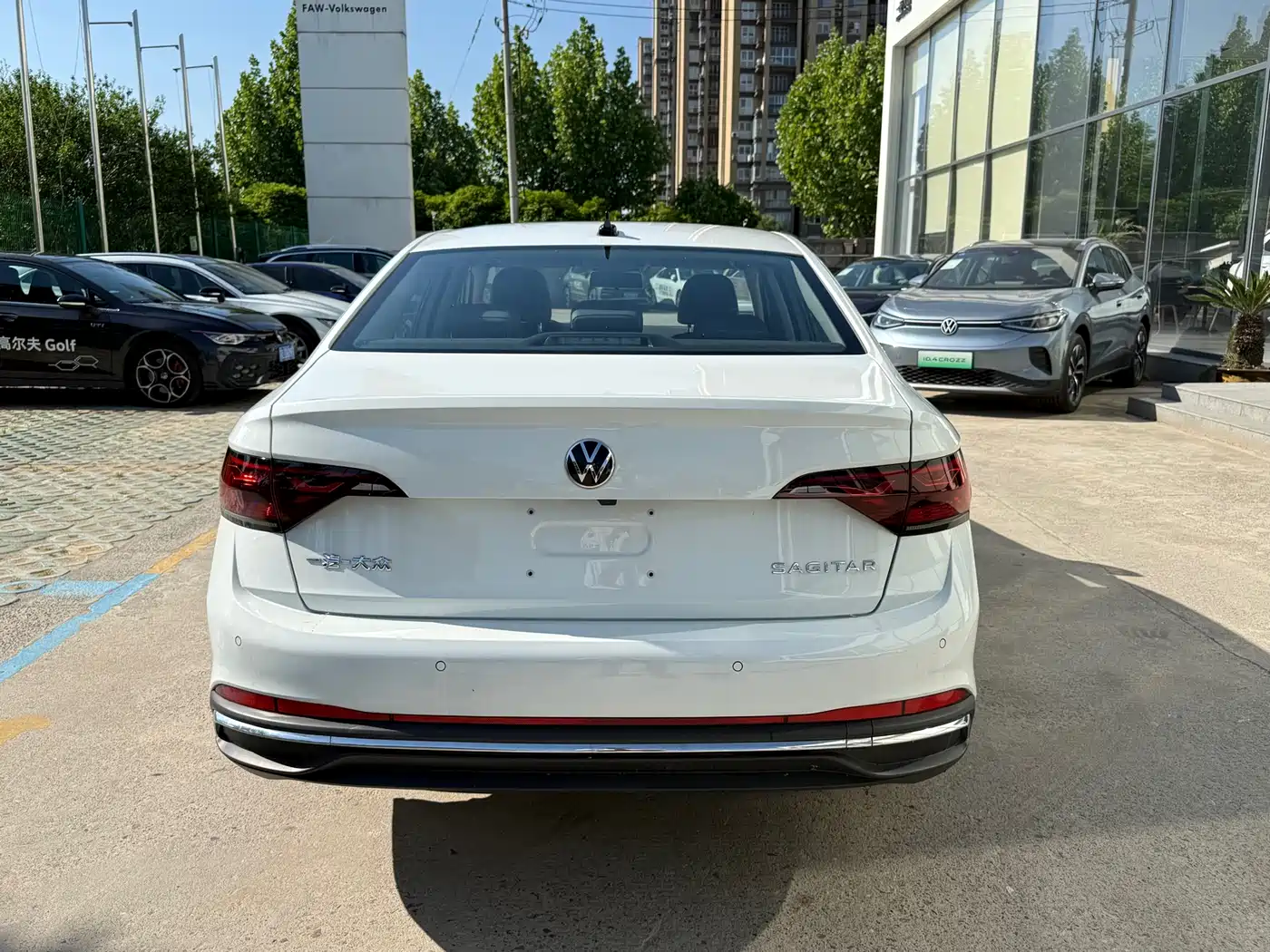VOLKSWAGEN SAGITAR