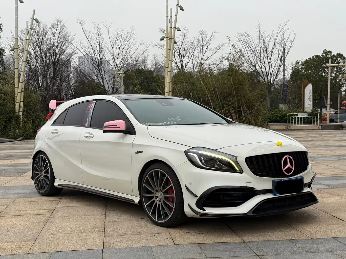 Mercedes-Benz A-Class AMG (Import) 2017 Facelift AMG A 45 4MATIC China VI фото 6