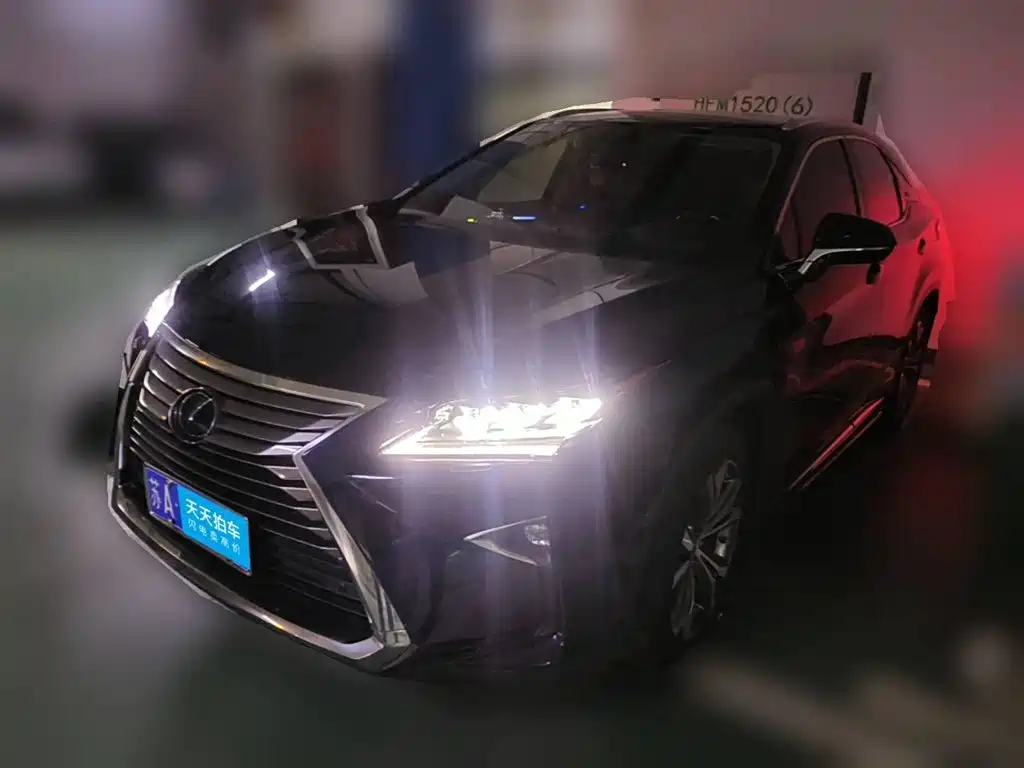 Фото 1 - Lexus RX