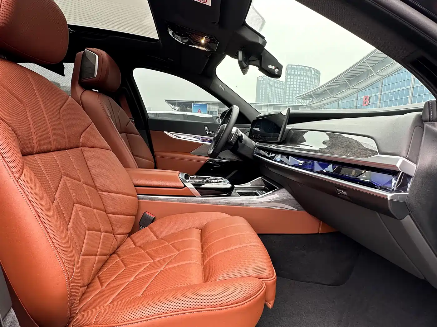 BMW 7 Series 2023 Facelift 740Li Exclusive M Sport Package фото 37